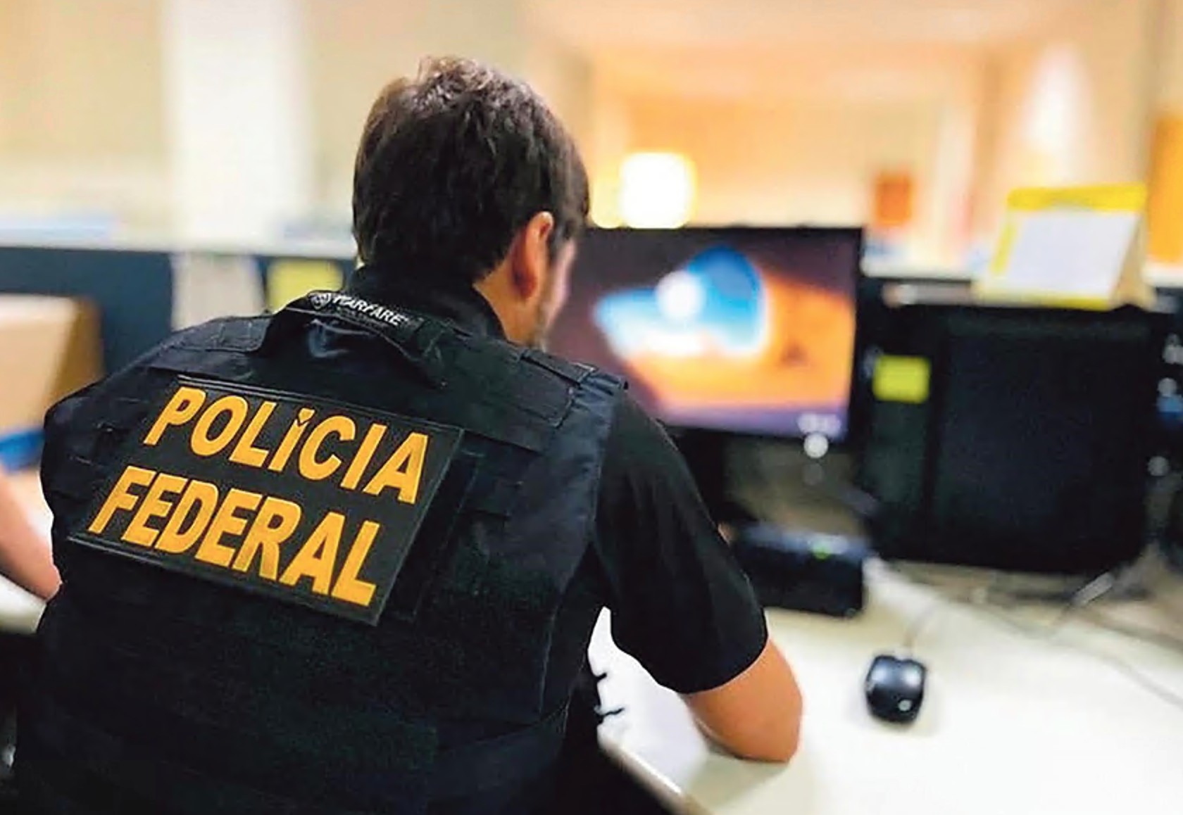 Agentes da Polícia Federal em operação contra o crime organizado