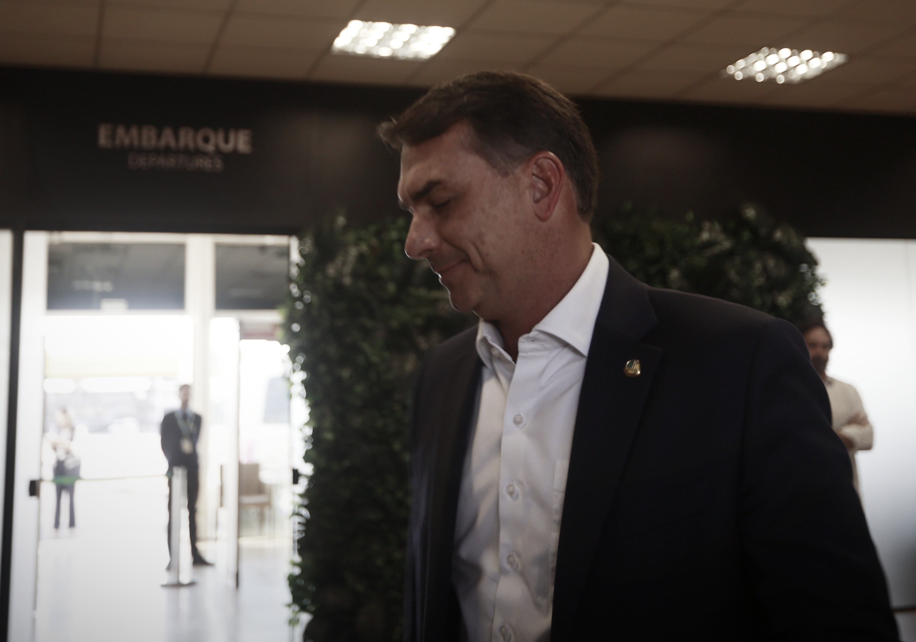 Flávio Bolsonaro e a misteriosa viagem em jato usado por Moraes