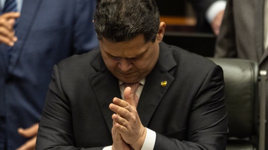 https://s2-oglobo.glbimg.com/fHnKKc71GTmNTHfC0eLaPcQgAek=/540x304/top/smart/https://i.s3.glbimg.com/v1/AUTH_da025474c0c44edd99332dddb09cabe8/internal_photos/bs/2026/Y/y/FkhwRRSbCbt4mdyBNxOA/abertura-102.jpg
