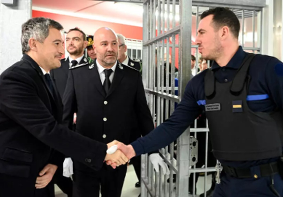 França corta atividades prisionais após oferta de massagens faciais em detentos gerar polêmica e protestos - Portais