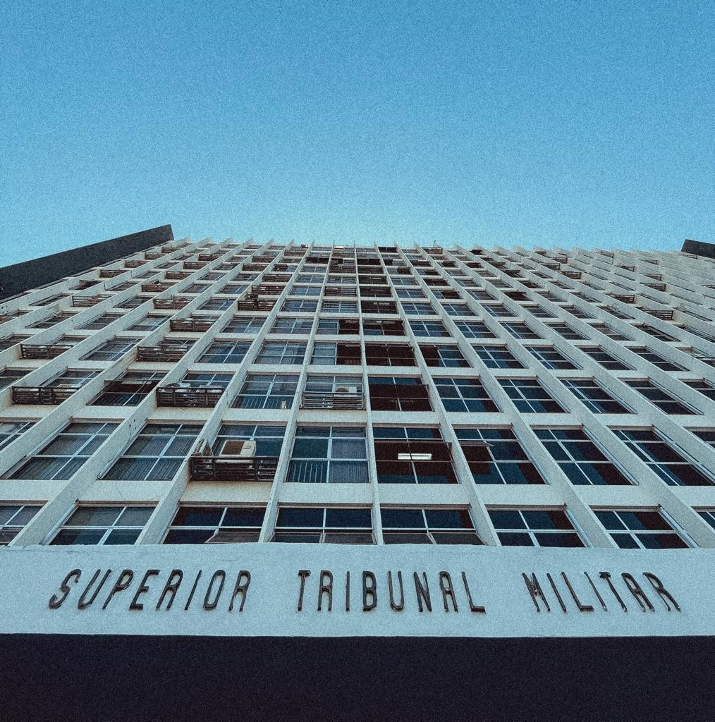 Superior Tribunal Militar mantém condenação de ex-soldado e despachante por fraude em compra de fuzis - Foto