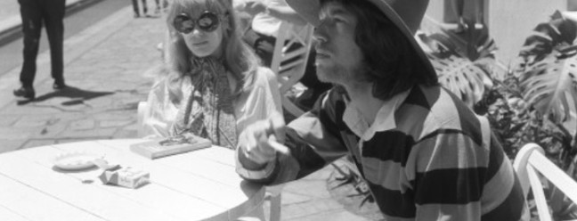 Mick Jagger e a namorada Marianne Faithfull no Copacabana Palace em janeiro de 1968 — Foto: Eurico Dantas/Agência O Globo