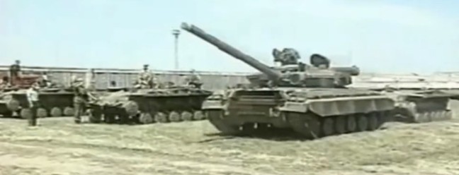 Tanque T-64 em campo — Foto: Reprodução