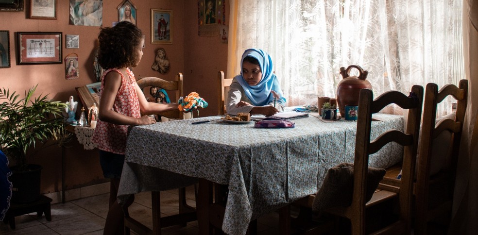 “O véu de Amani”. Discussão sobre questões étnicas e religiosas — Foto: Divulgação