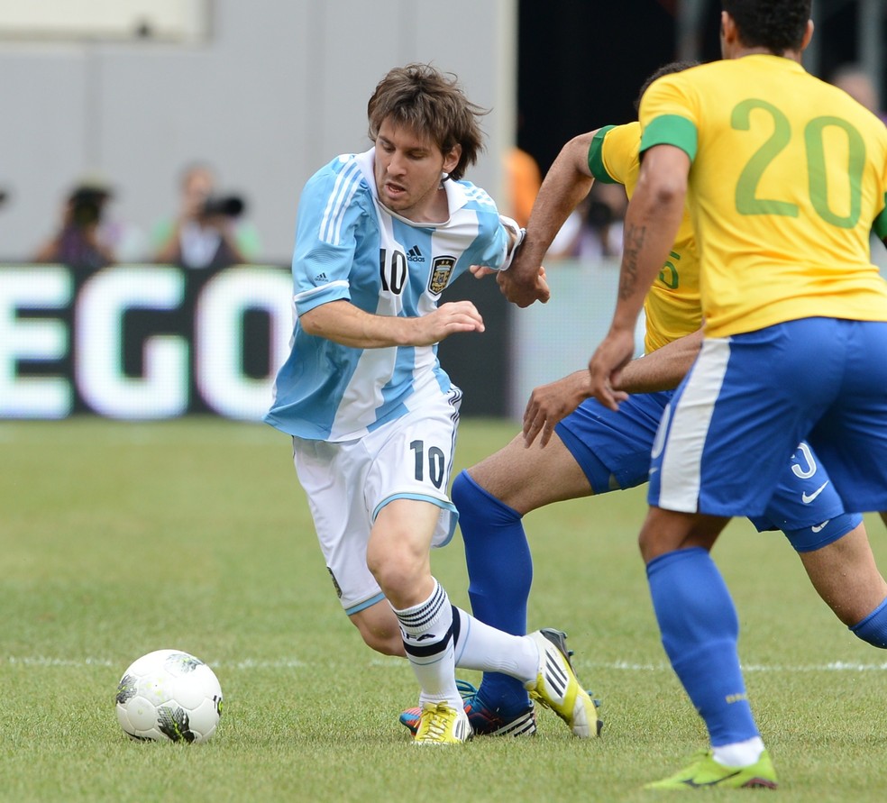 Messi no jogo contra o Brasil, em 2012, no qual a Argentina saiu com a vitória por 4 a 3 — Foto: Emmanuel Dunand / AFP