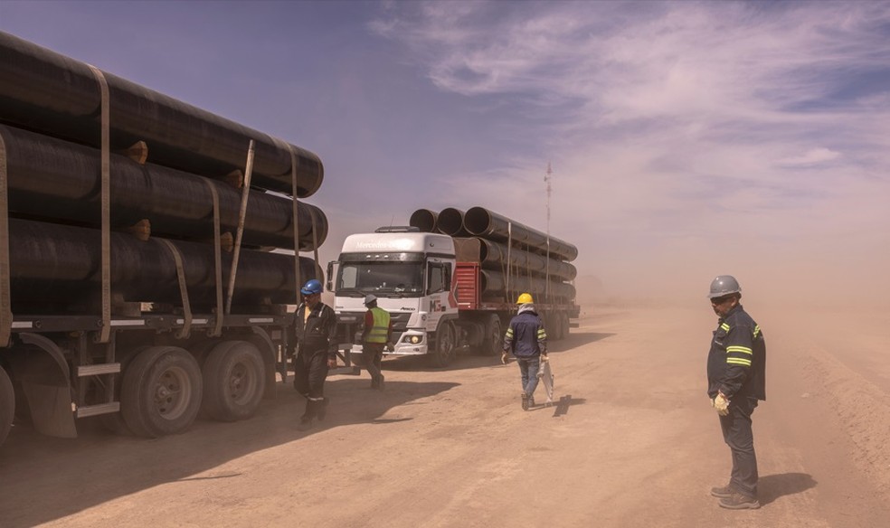 Construção do oleoduto de Vaca Muerta Sul — Foto: Bloomberg