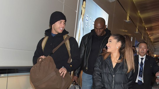 Juntos de novo? Ariana Grande comemora feriado de 4 de julho com ex-namorado Ricky Alvarez Juntos de novo? Ariana Grande comemora feriado de 4 de julho com ex-namorado Ricky Alvarez