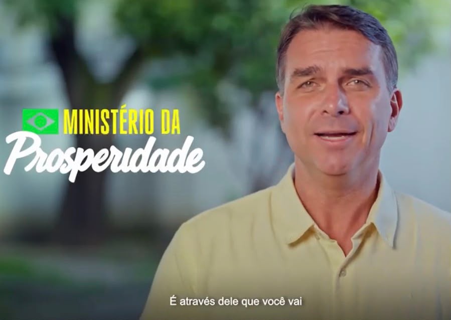 Flávio ignora fim da 6x1 e cita promessas sobre crédito para empreendedor e qualificação profissional a trabalhador em horário eleitoral na TV