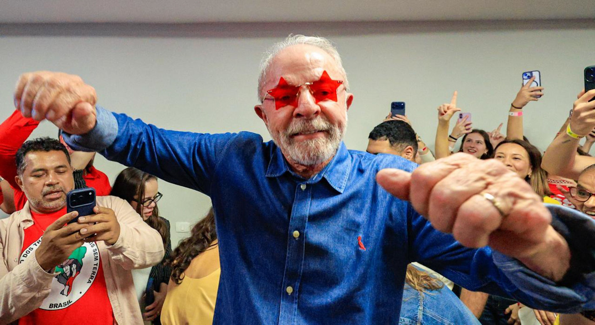 Lula completa 81 anos e apoiadores organizam comemoração em frente ao Palácio da Alvorada