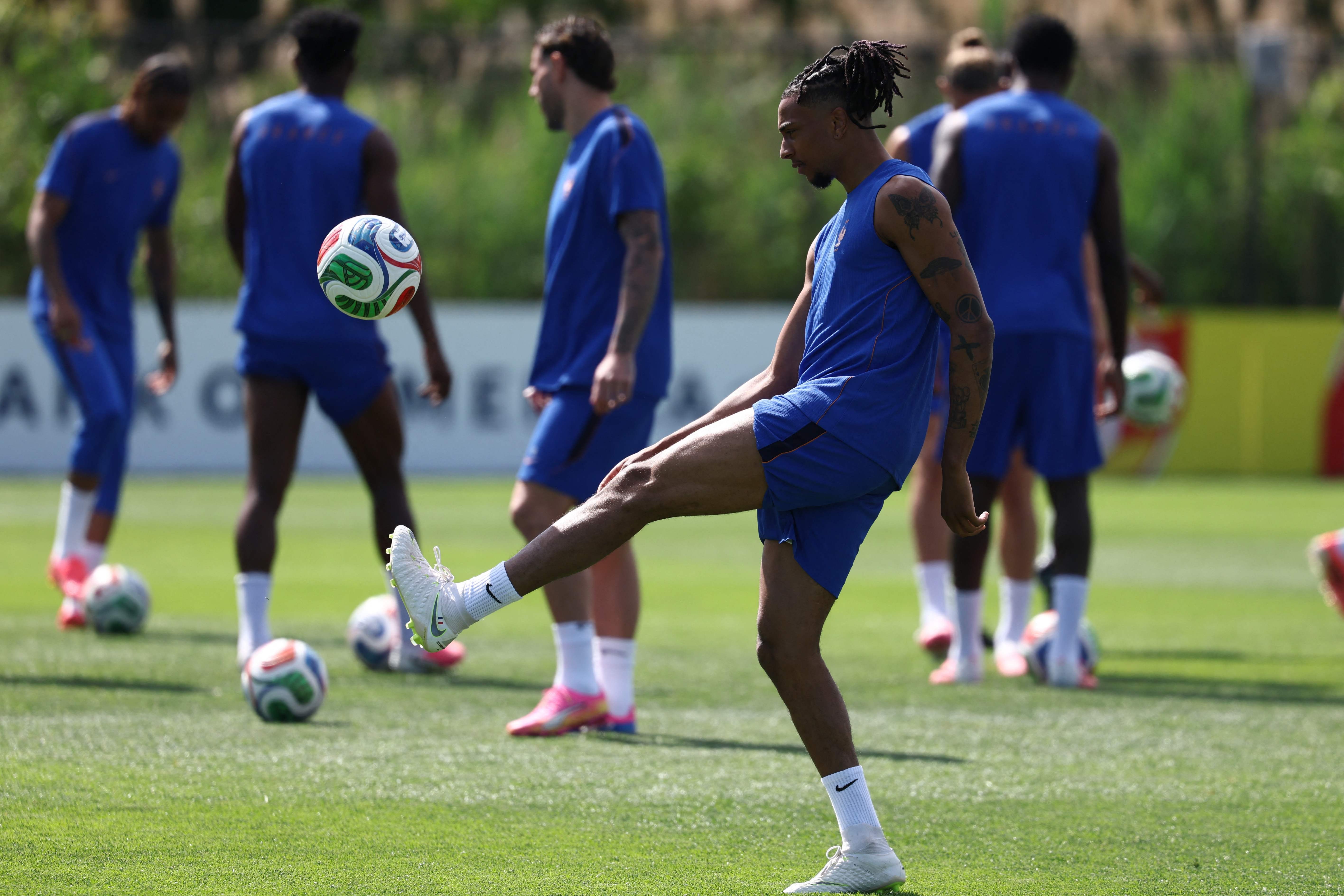 Craque da França e dono de quatro nacionalidades, Olise tenta fortalecer identificação com o país na Copa do Mundo