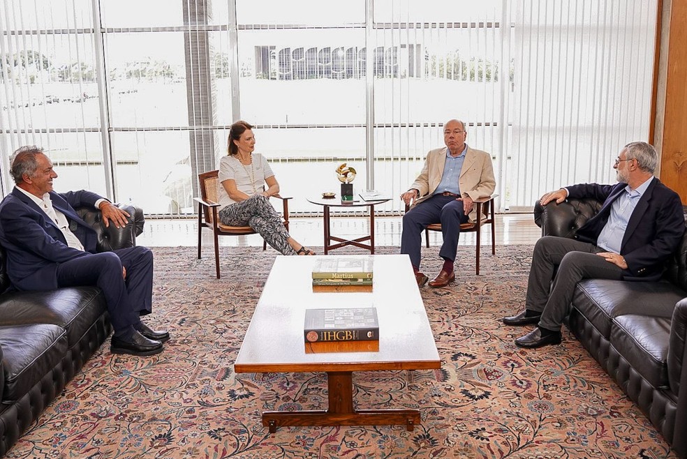 A chanceler do futuro governo argentino, Diana Mondino, durante reunião em Brasília — Foto: Divulgação/Embaixada da Argentina no Brasil