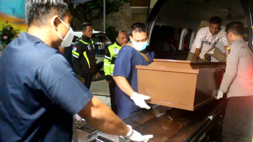Corpo de Juliana Marins chega ao Hospital Bali Mandara para autópsia — Foto: Reprodução AFP