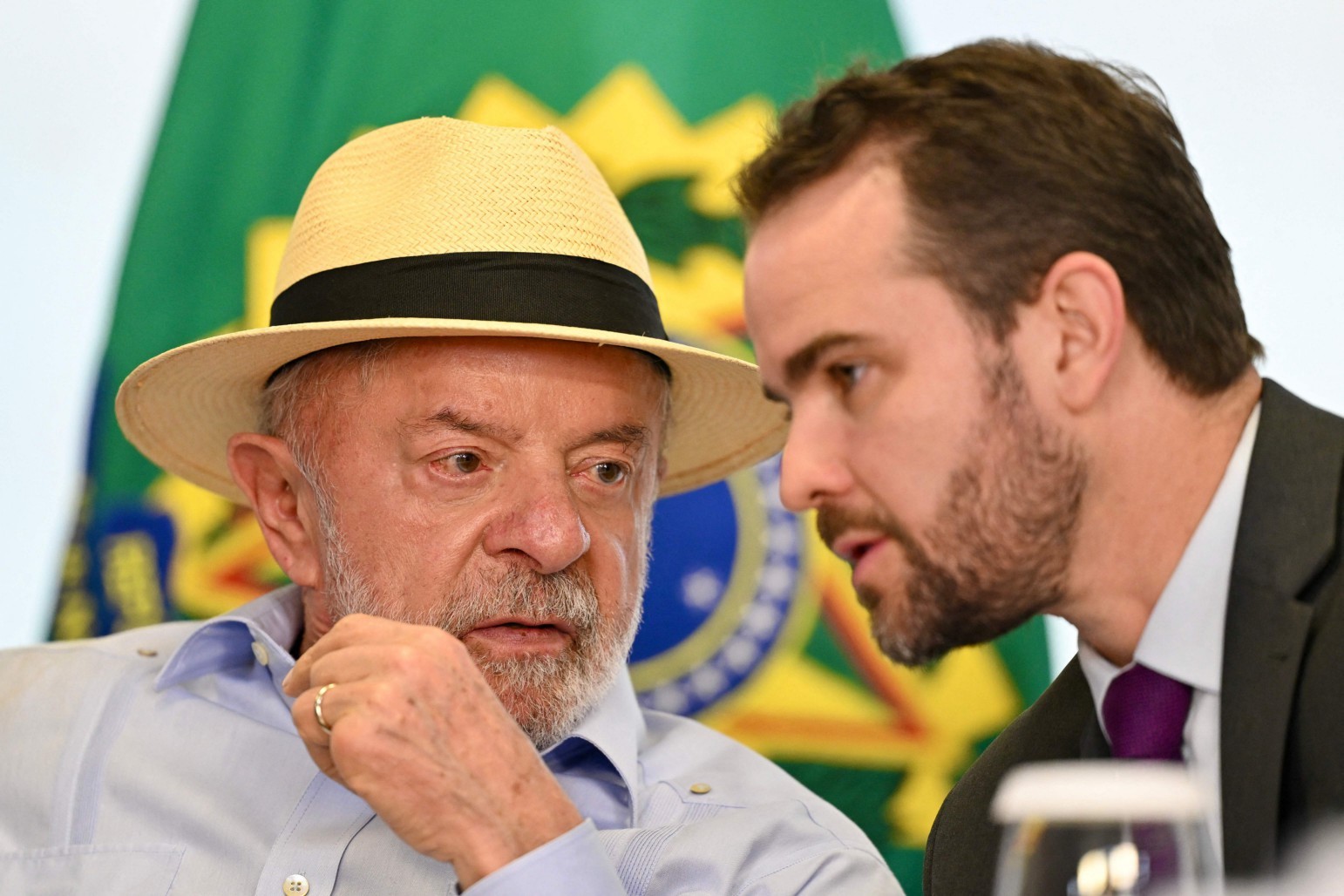 Presidente  receberá uma herança maldita dele mesmo