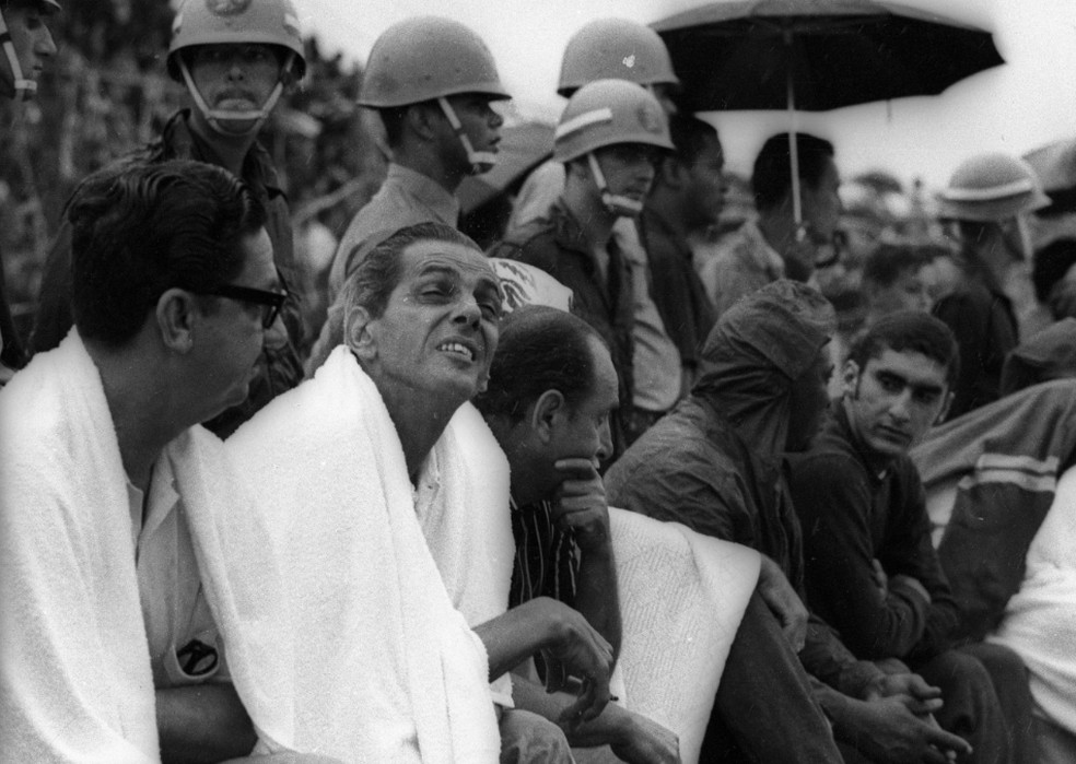 João Saldanha no banco durante empate da seleção com Bangu em 1970 — Foto: Arquivo/Agência O GLOBO