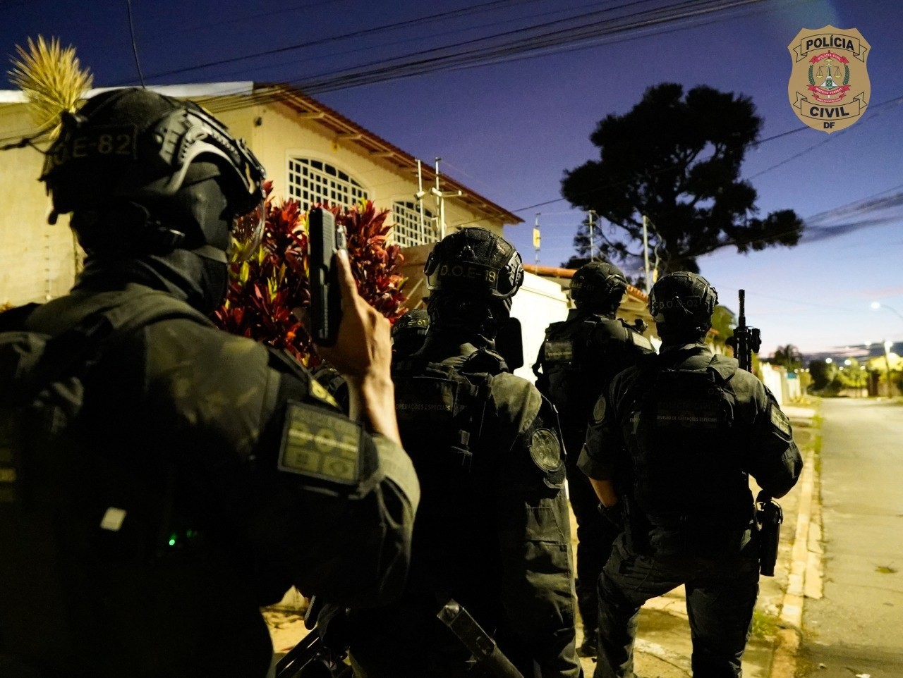 Operação contra organização criminosa tem 39 presos, R$ 1 bilhão em contas bancárias bloqueadas e apreensão de drogas e armas