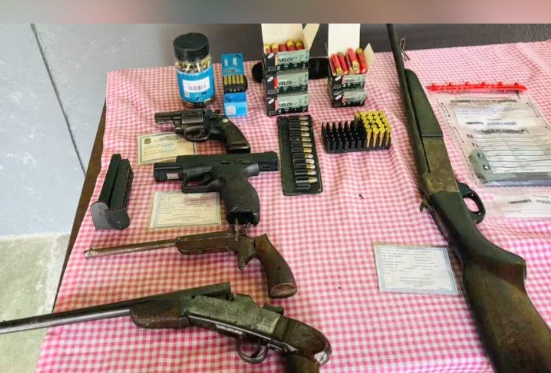 Opera&ccedil;&atilde;o cumpre mandados de pris&atilde;o contra 21 pessoas ligadas &agrave; Fam&iacute;lia Avelino, entre elas cinco PMs