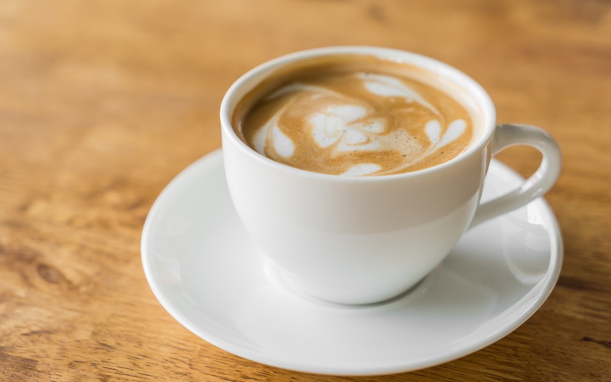 Entenda os benefícios do café com leite