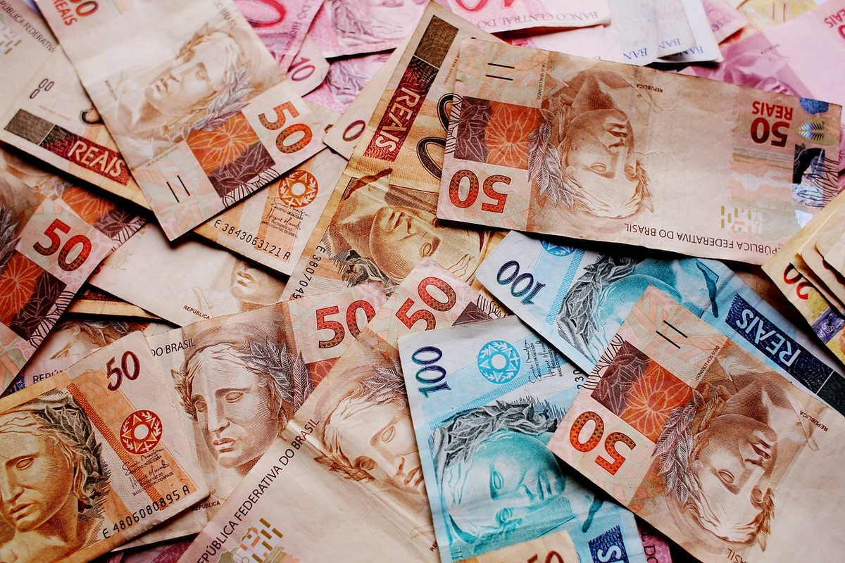 Impacto da infla&ccedil;&atilde;o no reajuste do sal&aacute;rio m&iacute;nimo elevar&aacute; gasto p&uacute;blico em R$  13,3 bi em 2025, diz XP