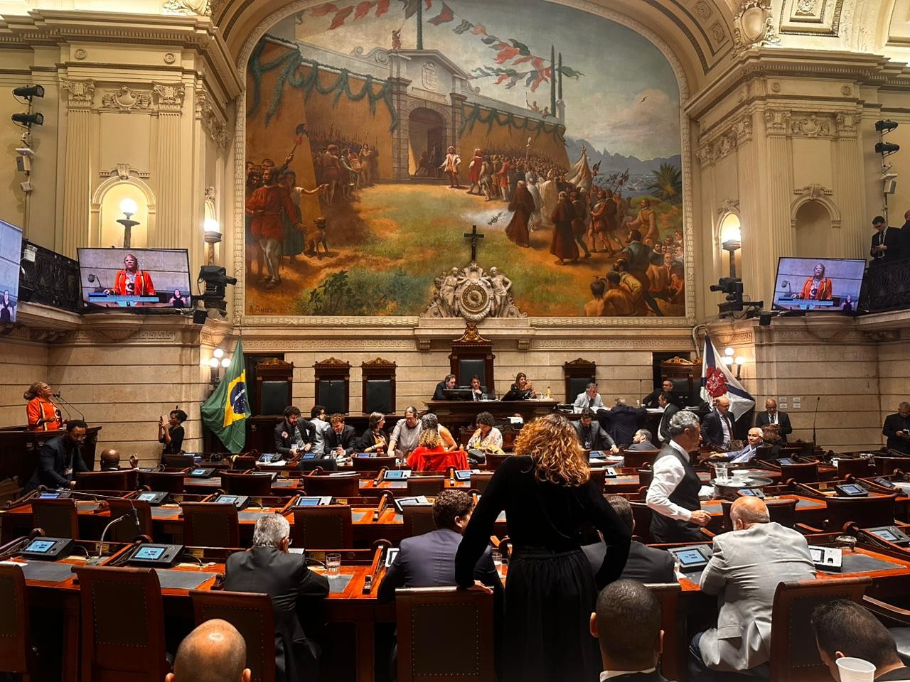 Câmara de Vereadores aprova projeto que prioriza vagas em creches e escolas para mulheres vítimas de violência doméstica