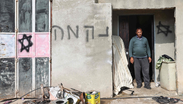 Ataques de colonos batem recorde na Cisjordânia e deslocam 1,2 mil palestinos