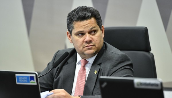 Comissão do Senado adia de novo votação de projeto que antecipa de R$ 15 bi em despesas 