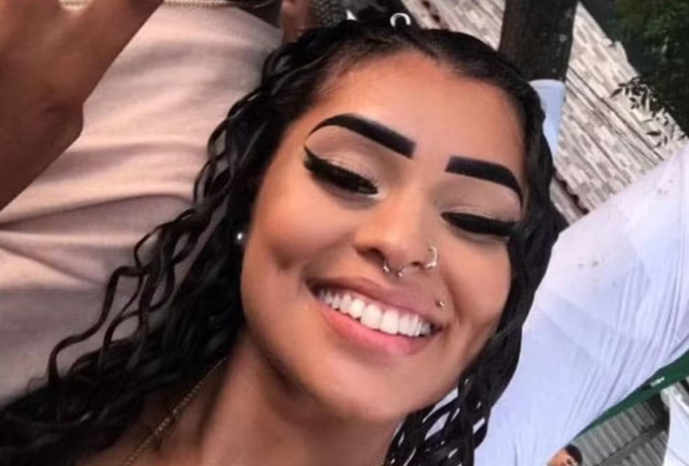 O corpo de Marcelle Julia Araújo da Silva foi visto por algumas pessoas, que acionaram a PM — Foto: Reprodução