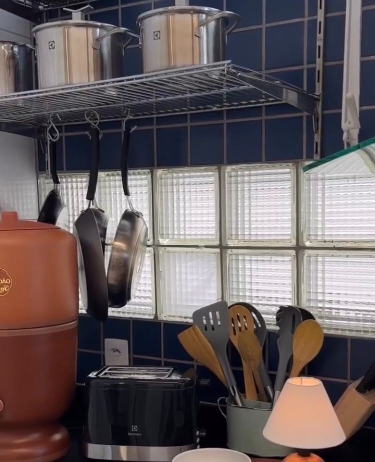 Cozinha da casa de Isabel Teixeira, em São Paulo — Foto: Reprodução/Instagram