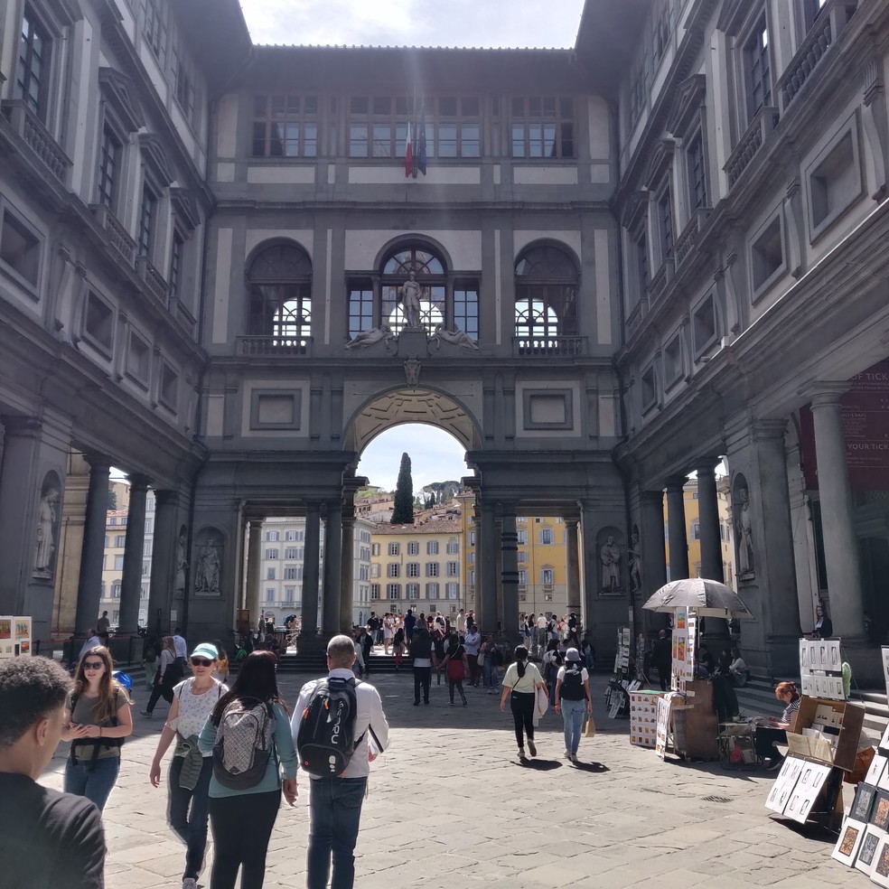 Visitantes na Galeria Uffizi, no centro histórico de Florença, na Itália — Foto: Divulgação