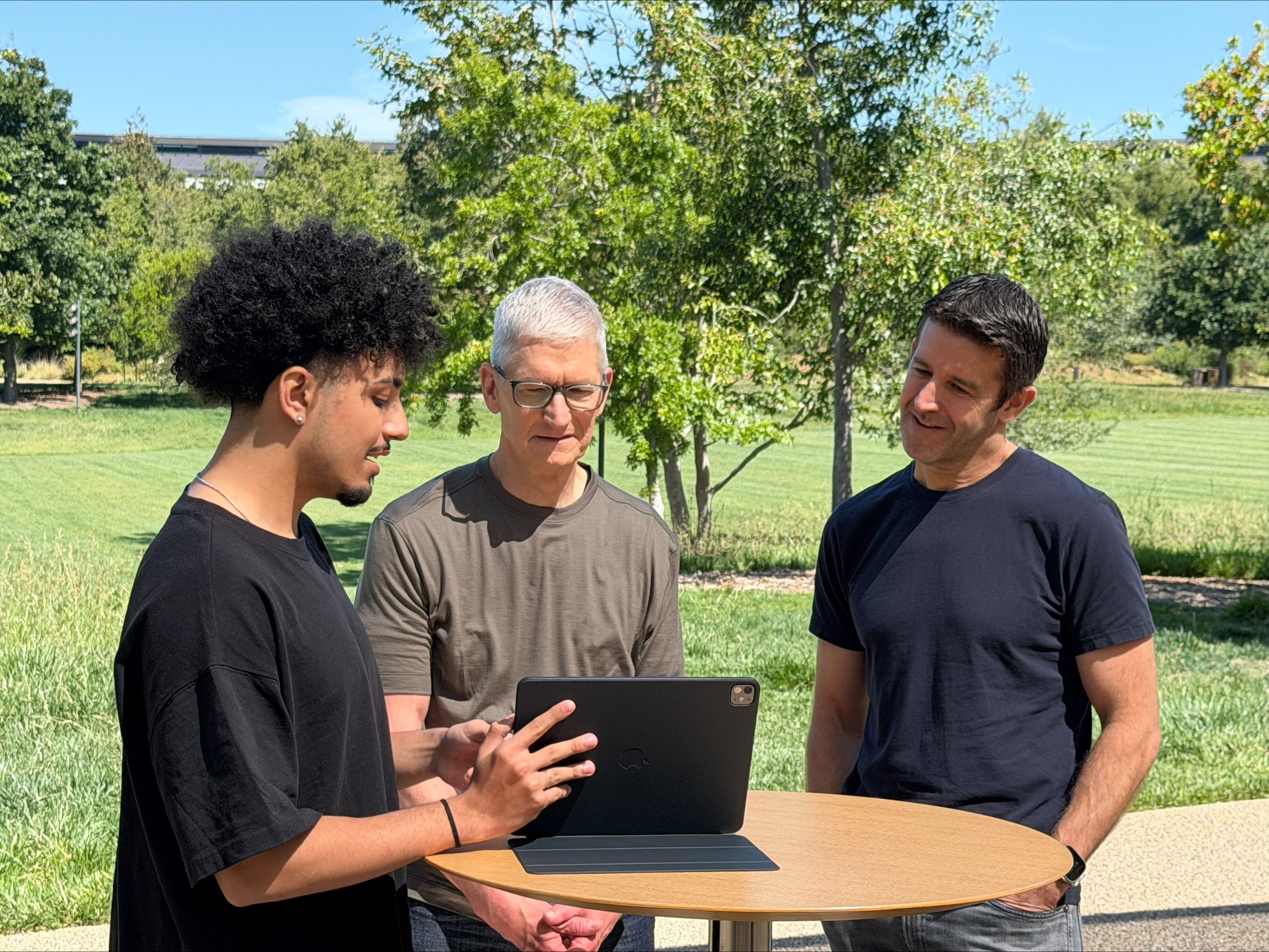 Estudante de Brasília apresenta app para CEO da Apple na Cal