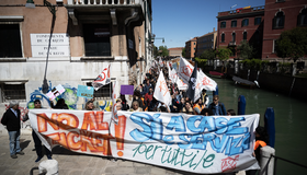 Moradores de Veneza protestam contra cobrança de taxa para visitantes