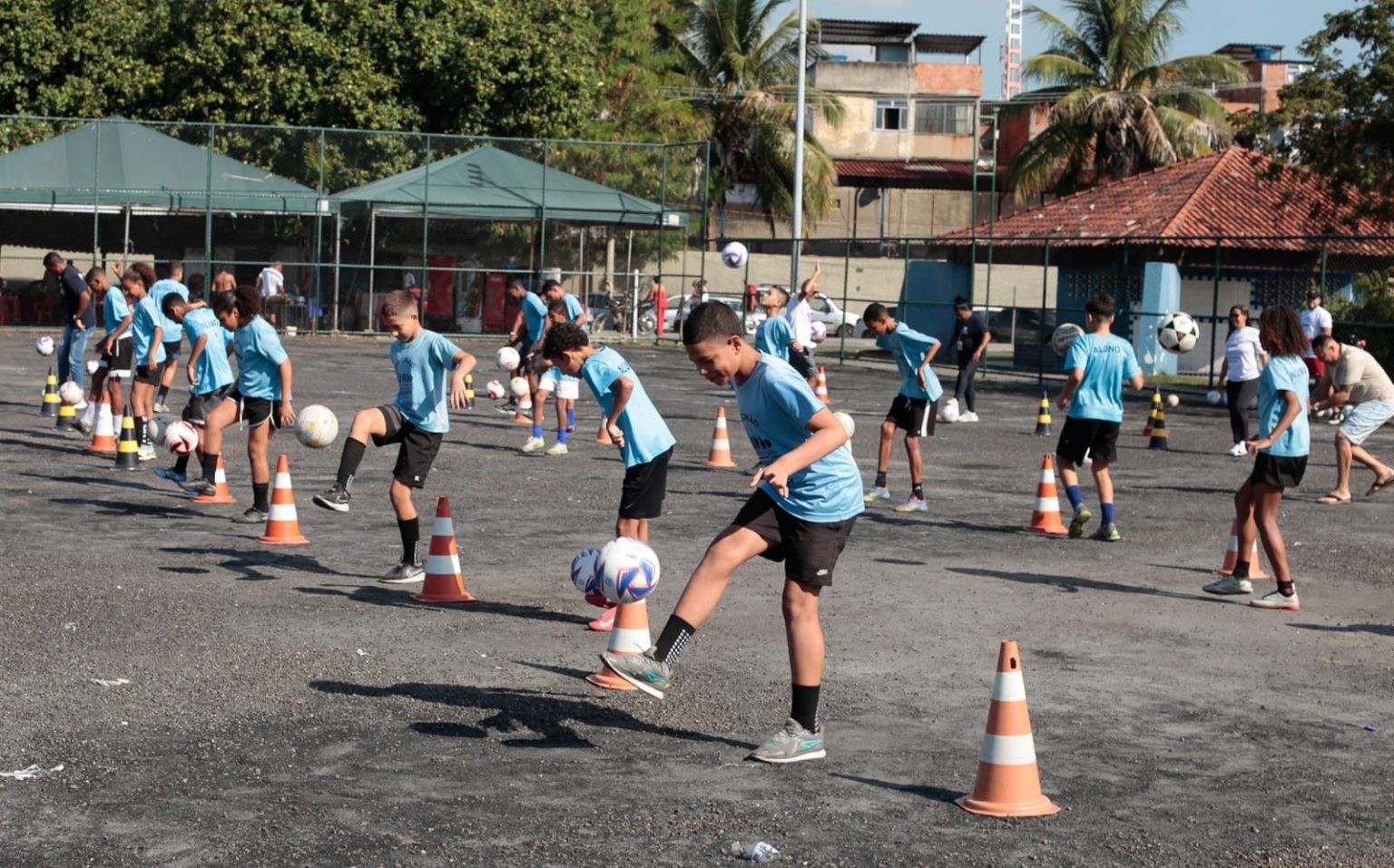Alunos da Vila Olímpica de Ramos entram para o Guinness após