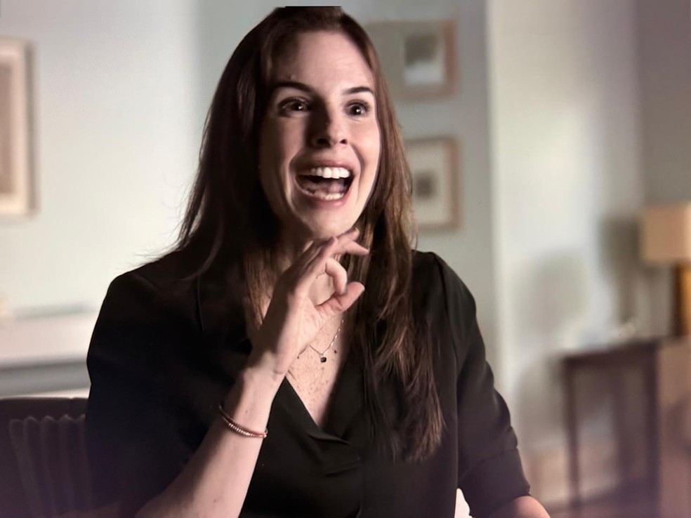 Suzane em diferentes momentos do documentário — Foto: Reprodução