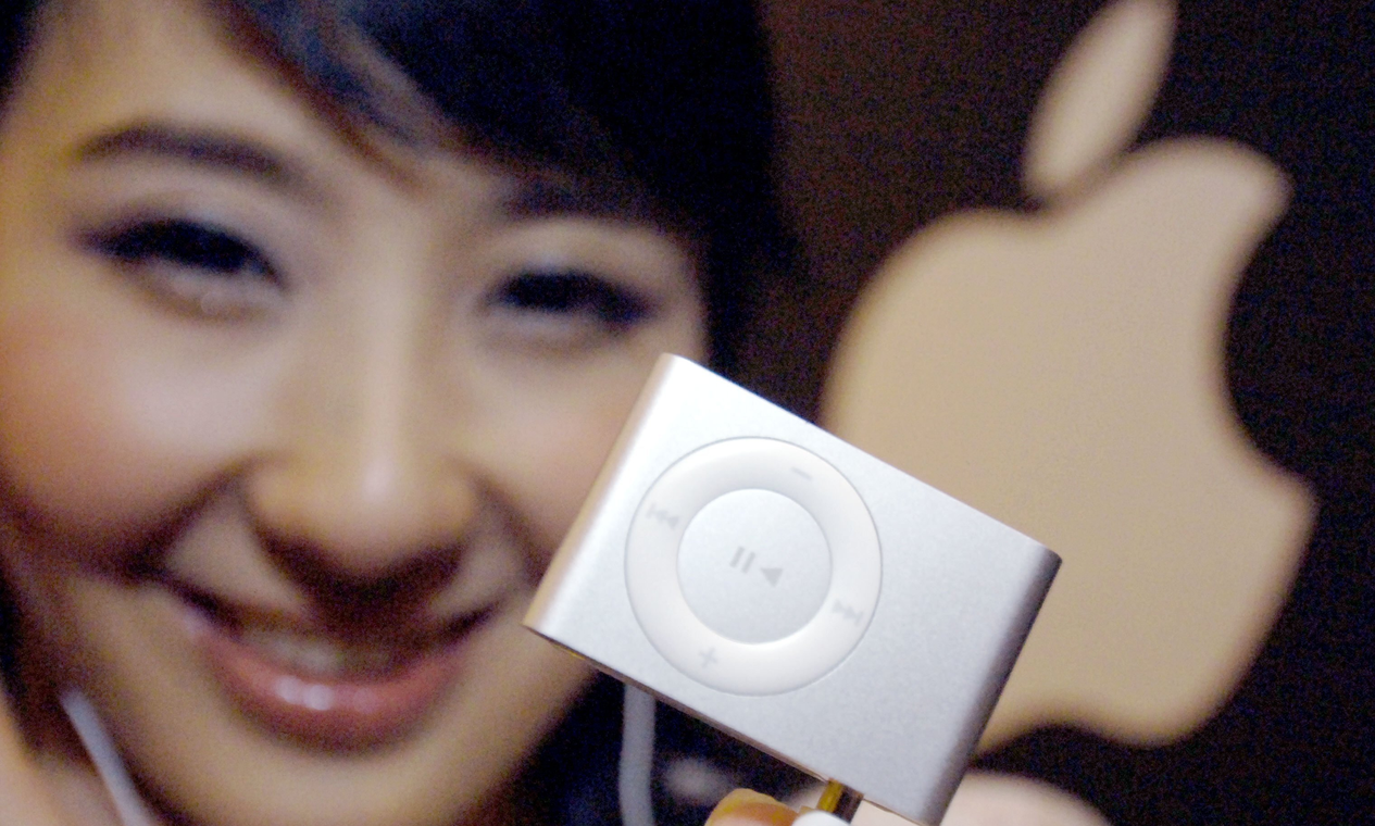 iPods voltam à moda e aparelhos lacrados podem custar até US$ 29 mil; entenda o que atrai novas gerações