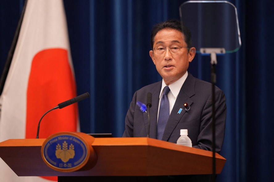 O primeiro-ministro do Japão, Fumio Kishida, fala durante coletiva de imprensa em Tóquio