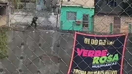 Policial corre de tiros na Mangueira e ouve gritos de 'vai morrer'; veja o vídeo 