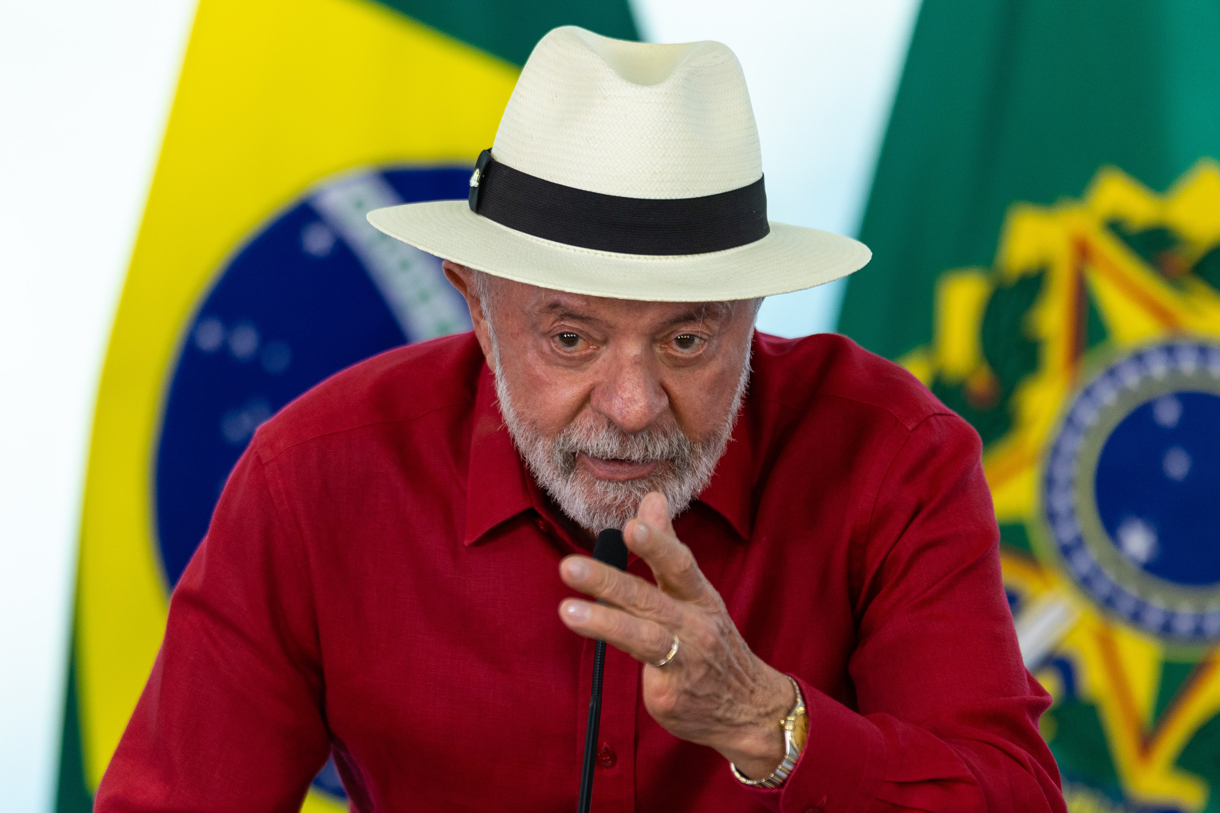 Lula confirma mudanças nas misturas de etanol na gasolina para 32% e do biodiesel no diesel para 16%