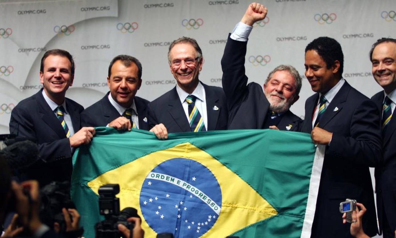 VITÓRIA - Com atuação do governo federal, em outubro de 2009, o Rio de Janeiro vence a disputa para sediar as Olimpíadas de 2016. Um ano depois dos Jogos, O GLOBO revelou suspeitas de que houve fraude na escolha da sede — Foto: Carlos Magno