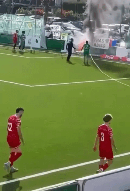Vídeo: jogador vira 'bombeiro' e apaga incêndio durante jogo na Suíça