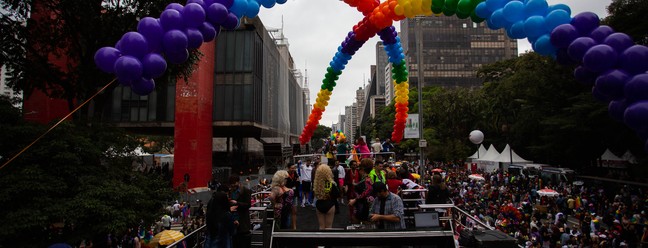 Público LGBT+ volta a ocupar a Avenida Paulista após dois anos de evento virtual — Foto: Maria Isabel Oliveira