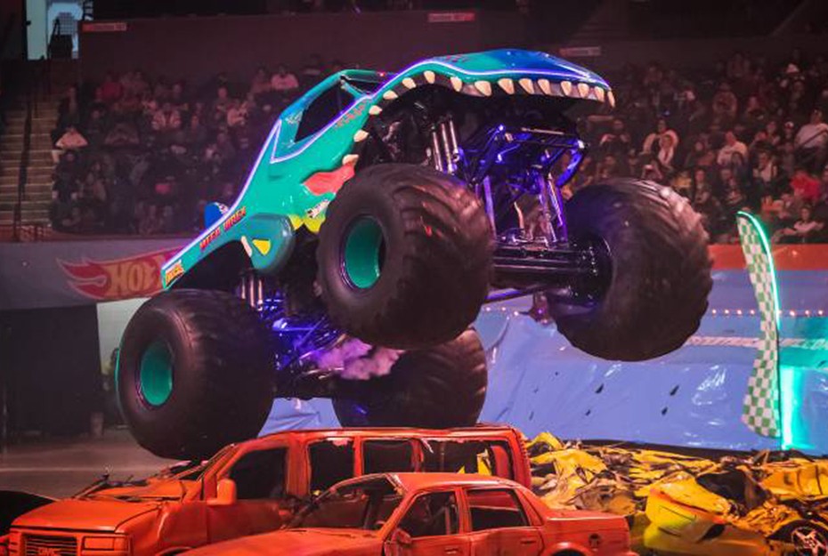 Popular nos EUA, show de Monster Trucks, em que caminhonetes gigantes destroem carros, chega ao Brasil - Foto