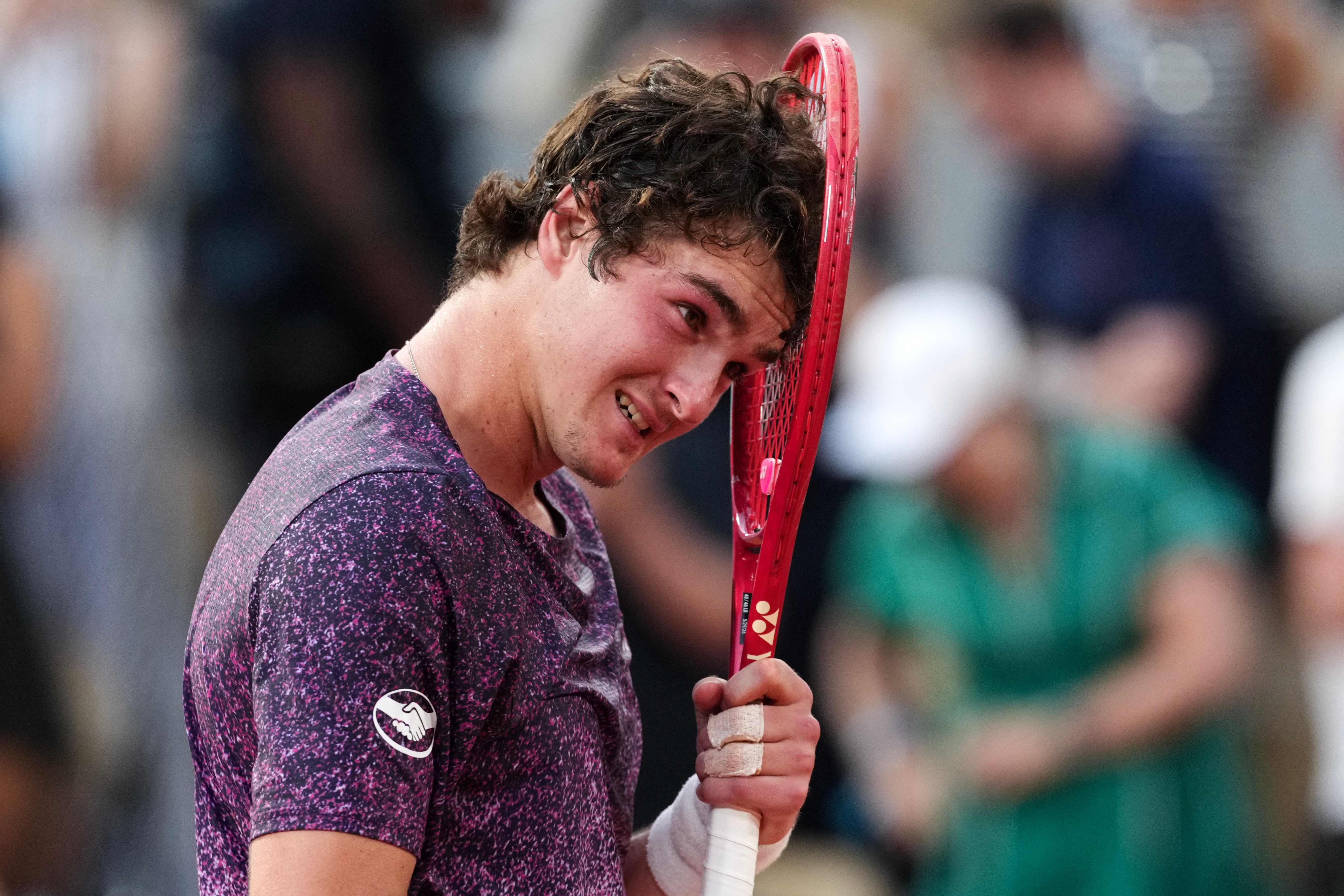 João Fonseca brilha em Roland Garros e busca vaga na semifinal