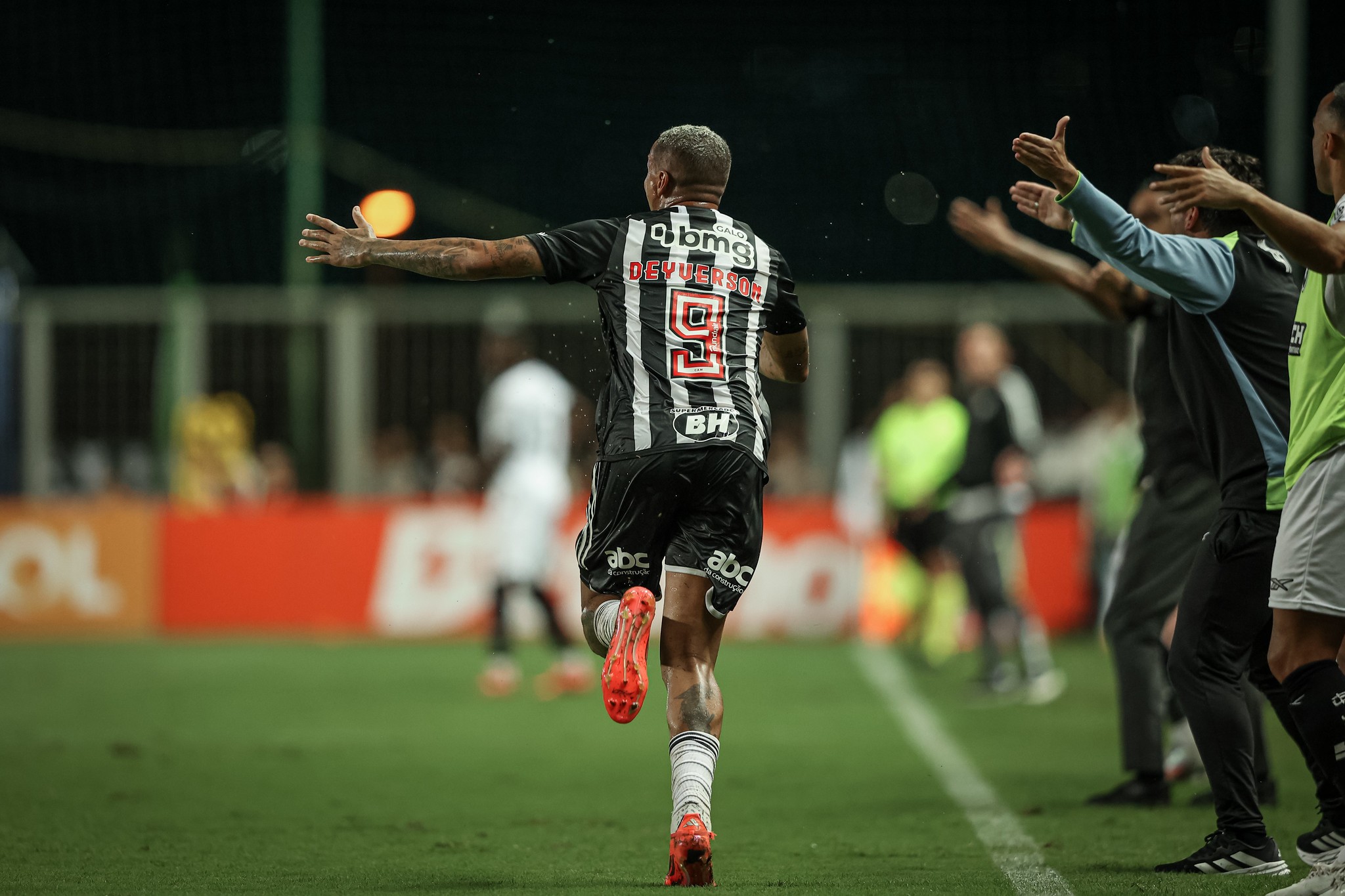 Deyverson, do Atlético-MG, provoca Botafogo após empate: 'Que o Palmeiras faça sua parte e passe eles'