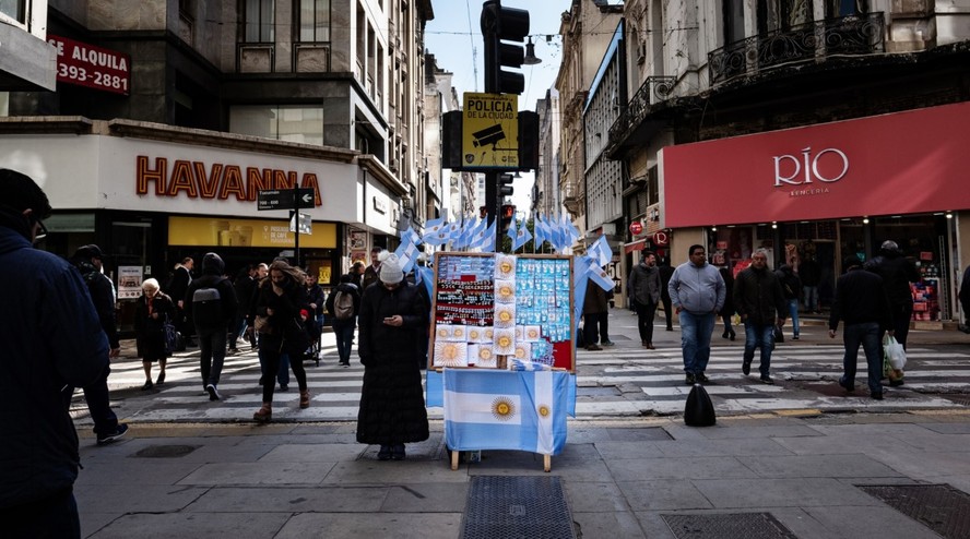 Calle Florida, em Buenos Aires, na Argentina: país cria mais cotações de dólar em tentativa de controlar crise