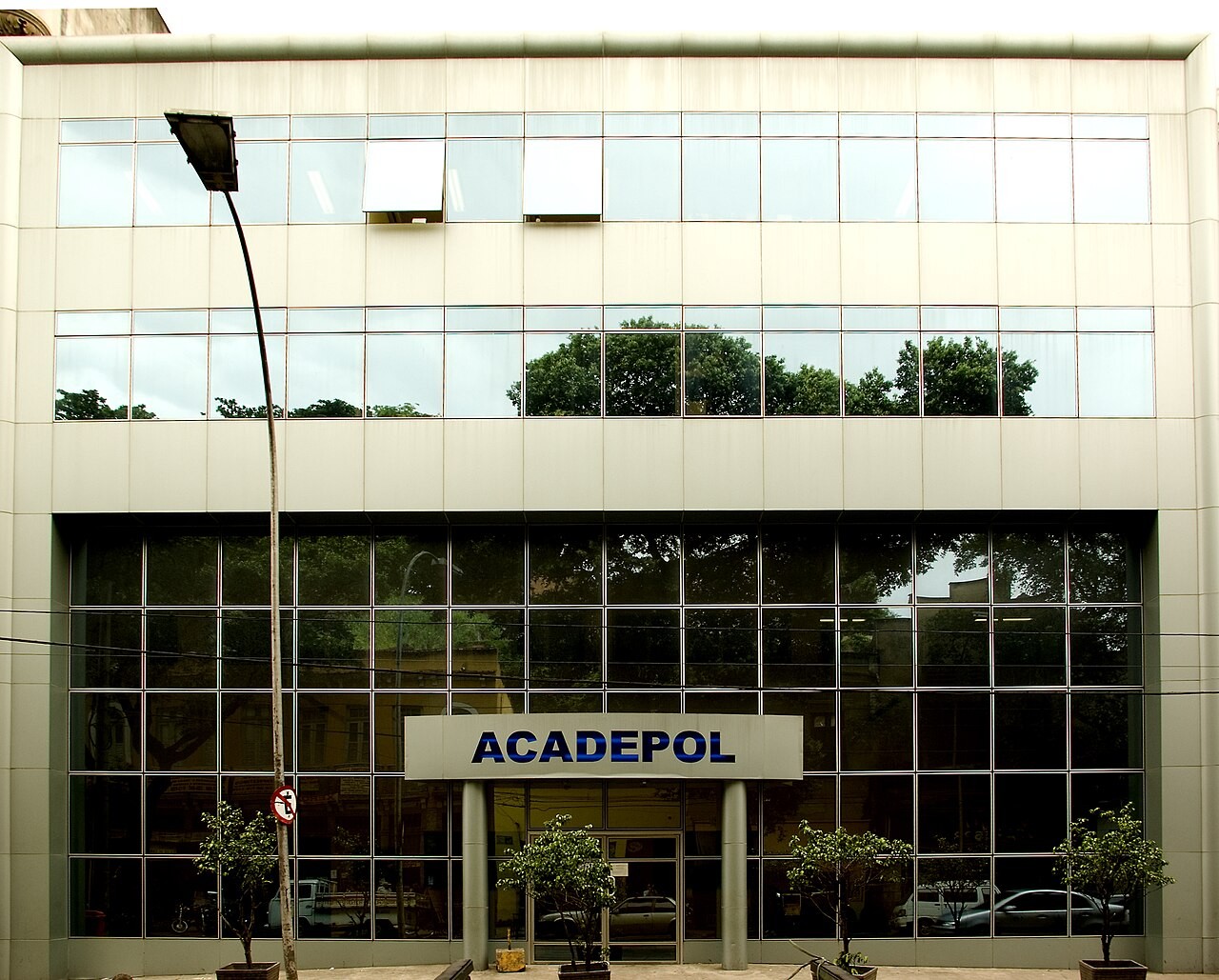 Aprovados em concurso da Polícia Civil fazem ato no Centro do Rio e cobram convocação para a Acadepol - QTU Questões do Universo