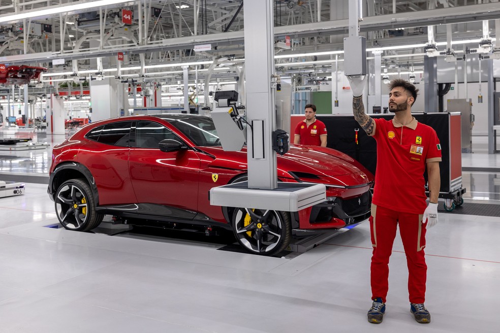 Conhecida pelo trabalho manual de fabricação de carros em suas unidades italianas e pela exclusividade, a Ferrari não produz nos EUA — Foto: Divulgação/Ferrari