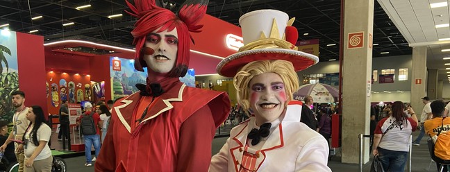 Em sua primeira vez como cosplayers, Dimitrius e Humberto escolheram os personagens Lúcifer e Alator, ambos da animação "Hotel Hazbin". — Foto: Fernanda Alves Davi