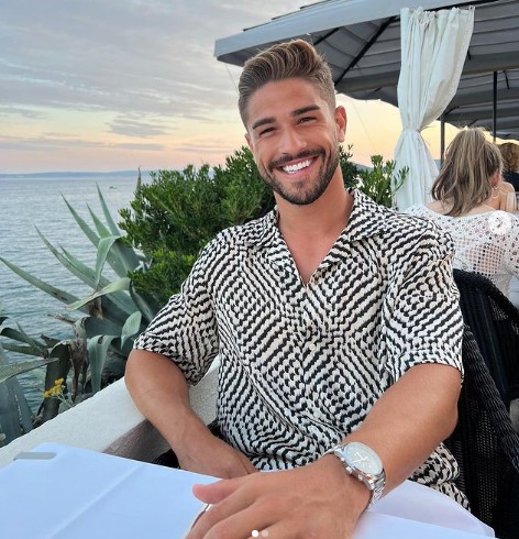 Casal de jogadores 'mais bonito do mundo' posa em clique raro e anima web
