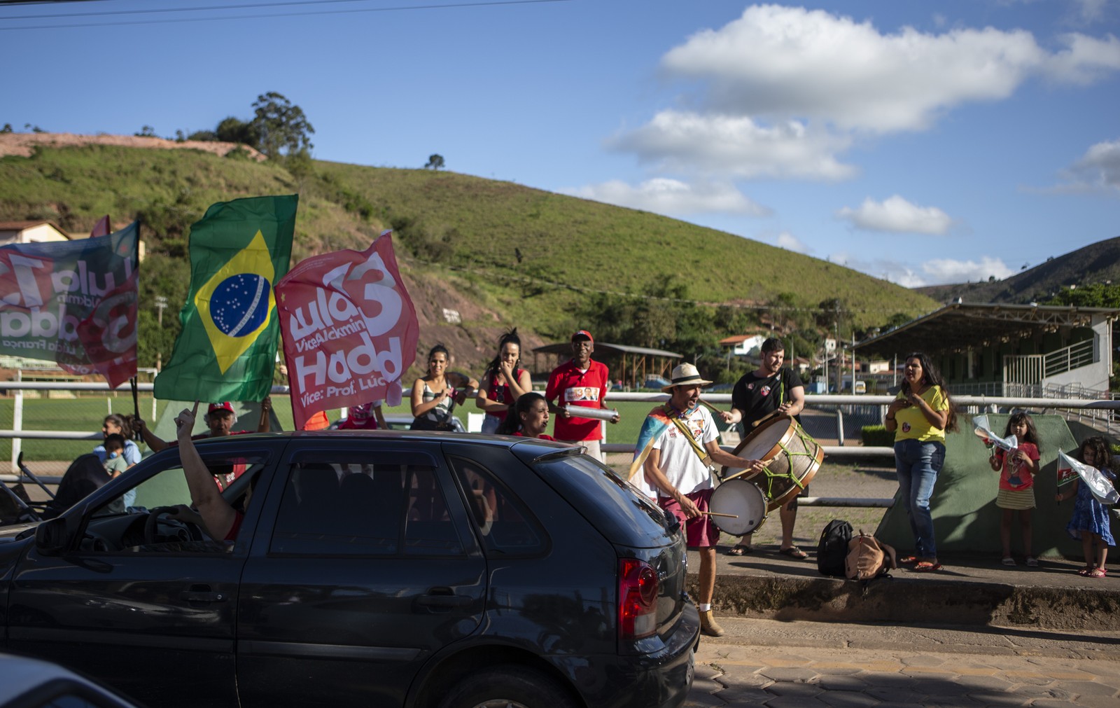 Em Paraibuna (SP), que tem 14 mil eleitores, apoiadores do PT foram alvo de montagem com fake news — Foto: Alexandre Cassiano/Agência O Globo