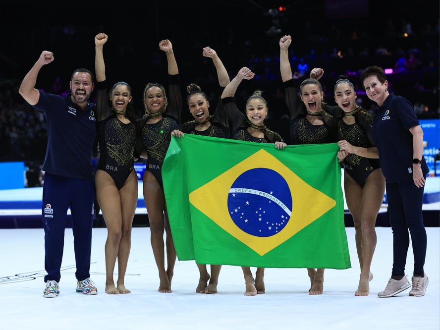 Seleção brasileira conquista medalha de prata no mundial de ginástica artística