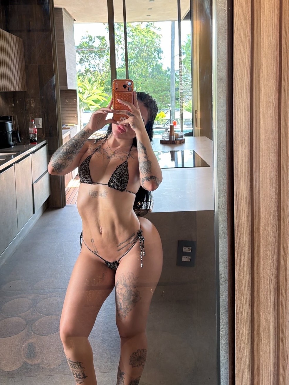 MC Mirella exibe abd&ocirc;men definido ap&oacute;s procedimentos &mdash; Foto: Reprodu&ccedil;&atilde;o Instagram